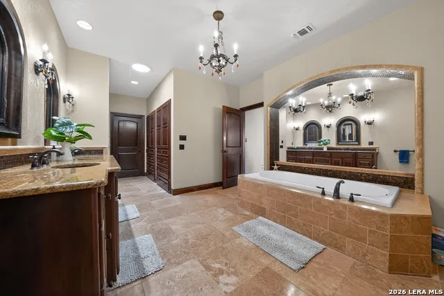 204 RED OAK LN Ingram, TX 78025