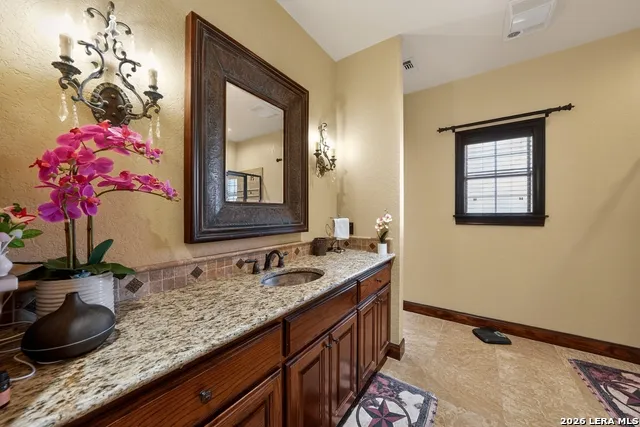 204 RED OAK LN Ingram, TX 78025