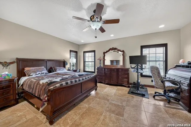 204 RED OAK LN Ingram, TX 78025