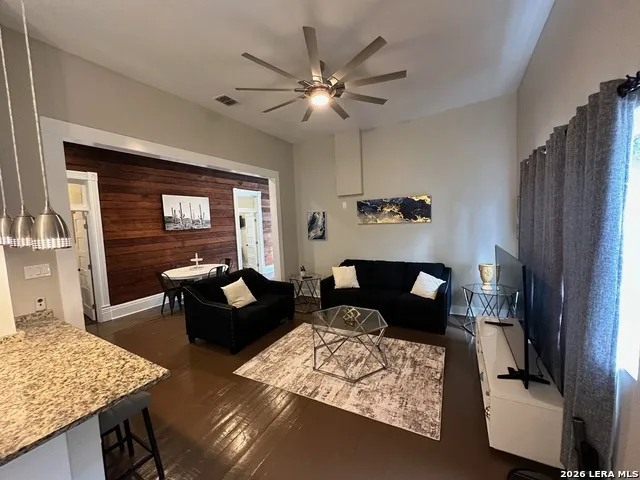 819 WYOMING ST San Antonio, TX 78203