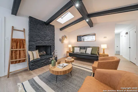 7817 Hollow Oak