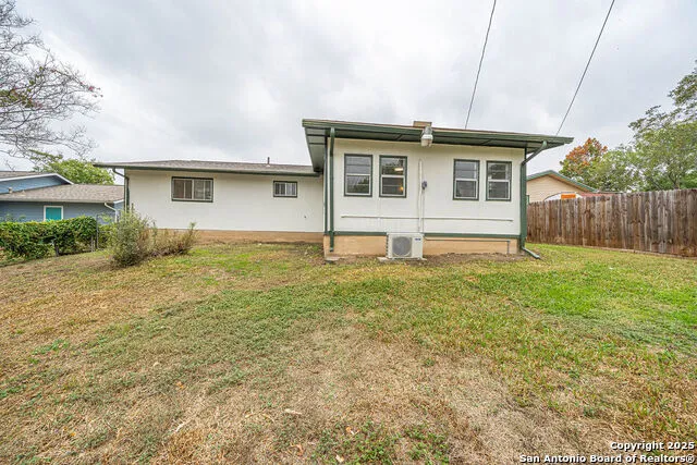 7817 Hollow Oak Live Oak, TX 78233