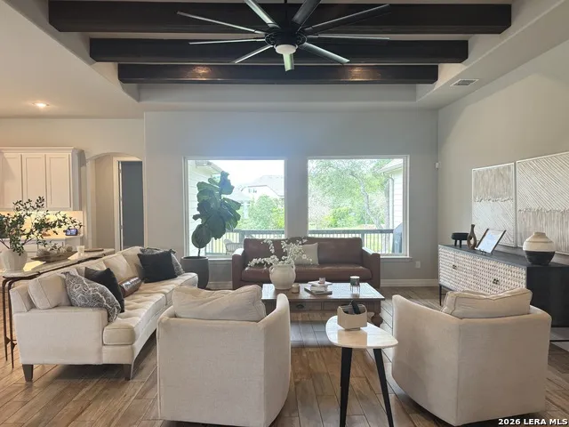 208 ENGLEWOOD LN Castroville, TX 78009