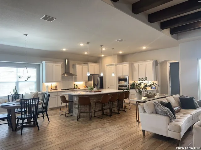 208 ENGLEWOOD LN Castroville, TX 78009