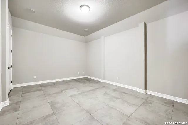 208 ENGLEWOOD LN Castroville, TX 78009