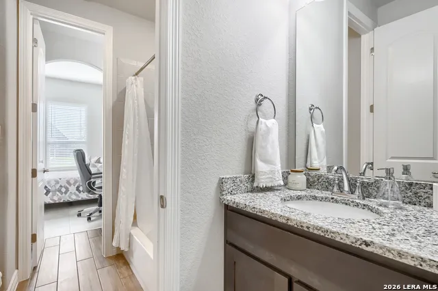 208 ENGLEWOOD LN Castroville, TX 78009