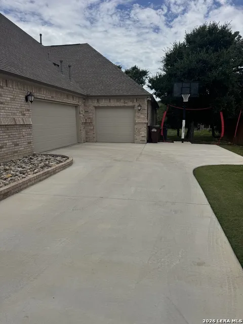 208 ENGLEWOOD LN Castroville, TX 78009