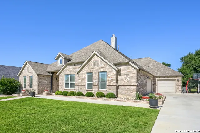 208 ENGLEWOOD LN Castroville, TX 78009