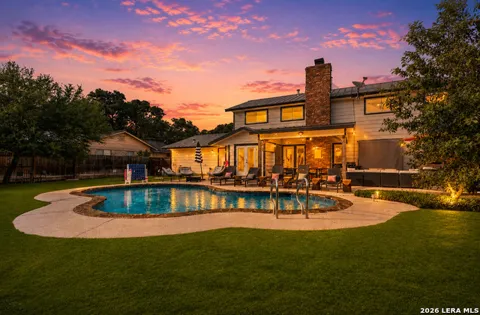 10807 Mount Ida