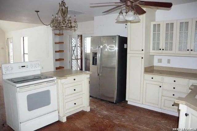 620 County Road 242 Hondo, TX 78861