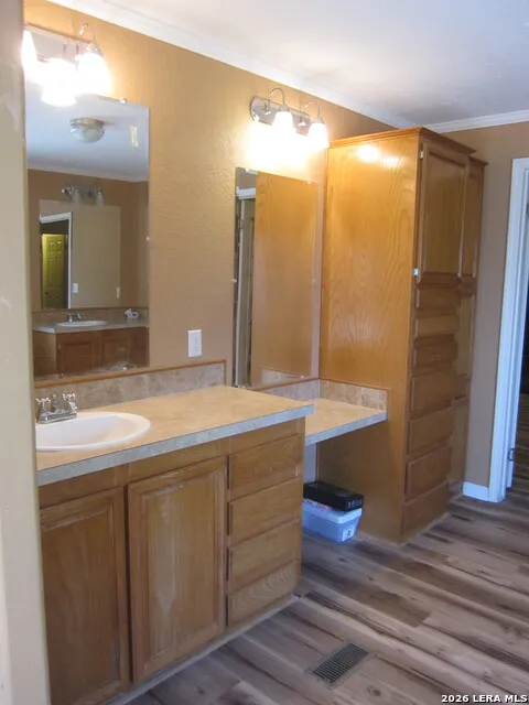 102 S Robin Hill View Kerrville, TX 78028