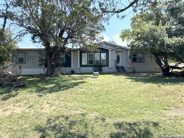 102 S Robin Hill View Kerrville, TX 78028