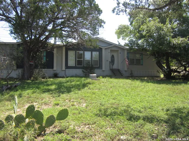 102 S Robin Hill View Kerrville, TX 78028