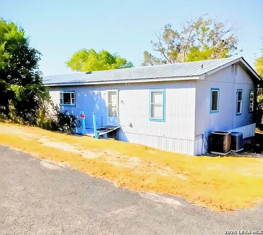 102 S Robin Hill View Kerrville, TX 78028