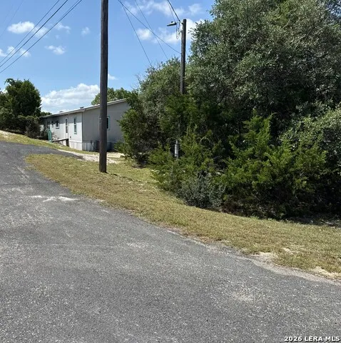 102 S Robin Hill View Kerrville, TX 78028