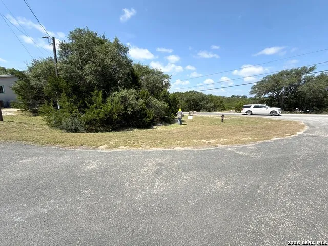 102 S Robin Hill View Kerrville, TX 78028