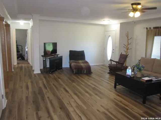 102 S Robin Hill View Kerrville, TX 78028