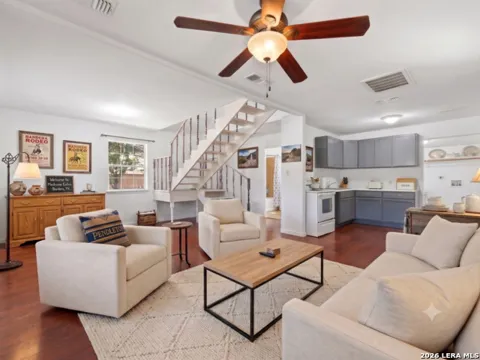 301 MADRONA LN