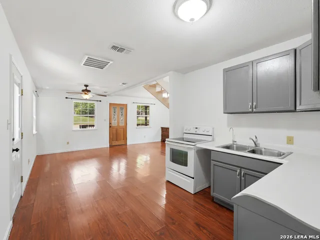 301 MADRONA LN Bandera, TX 78003