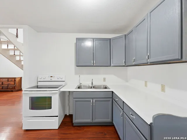 301 MADRONA LN Bandera, TX 78003