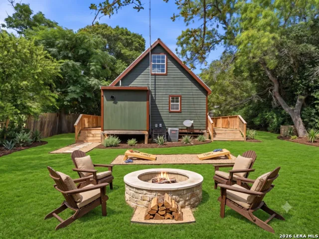 301 MADRONA LN Bandera, TX 78003