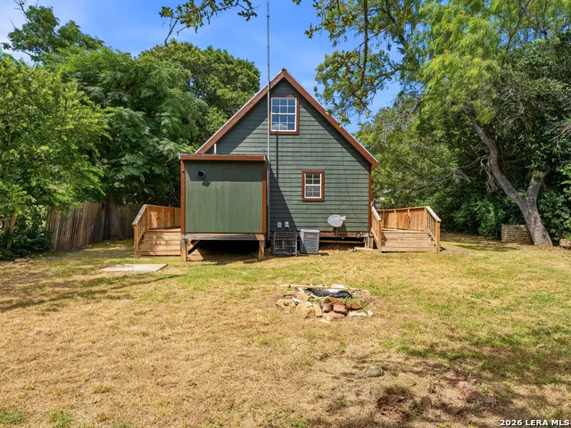301 MADRONA LN Bandera, TX 78003