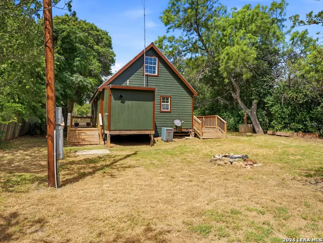 301 MADRONA LN Bandera, TX 78003