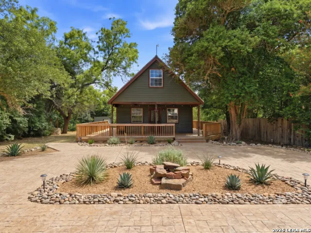 301 MADRONA LN Bandera, TX 78003