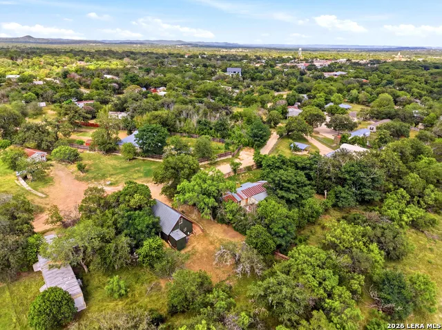301 MADRONA LN Bandera, TX 78003
