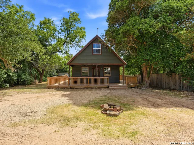 301 MADRONA LN Bandera, TX 78003
