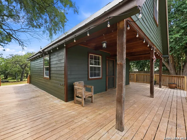 301 MADRONA LN Bandera, TX 78003