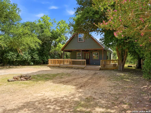 301 MADRONA LN Bandera, TX 78003