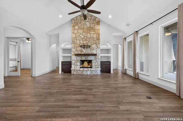 806 SHADY HOLW New Braunfels, TX 78132