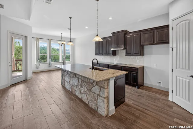 806 SHADY HOLW New Braunfels, TX 78132