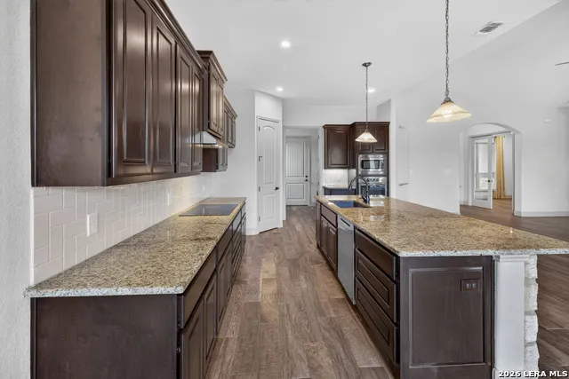 806 SHADY HOLW New Braunfels, TX 78132