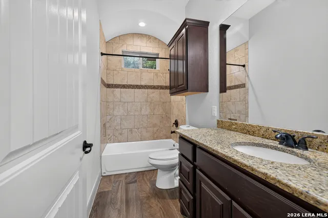 806 SHADY HOLW New Braunfels, TX 78132