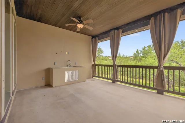 806 SHADY HOLW New Braunfels, TX 78132