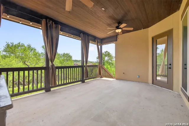 806 SHADY HOLW New Braunfels, TX 78132