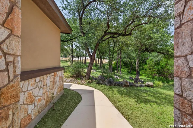806 SHADY HOLW New Braunfels, TX 78132
