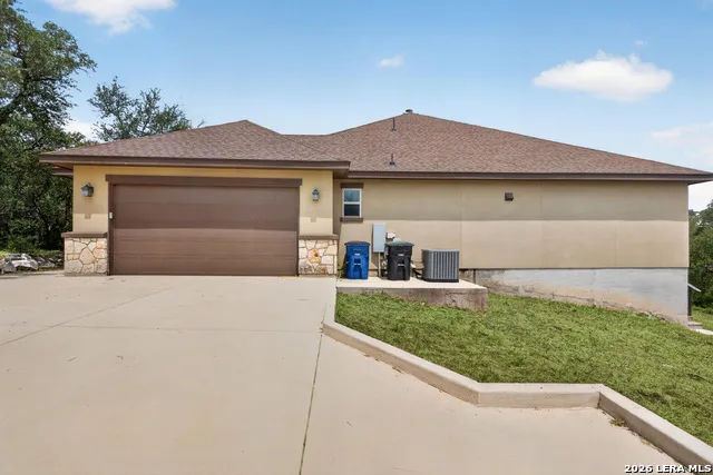 806 SHADY HOLW New Braunfels, TX 78132