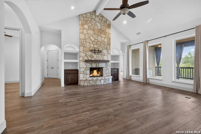 806 SHADY HOLW New Braunfels, TX 78132
