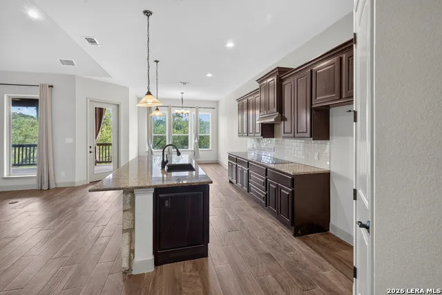 806 SHADY HOLW New Braunfels, TX 78132