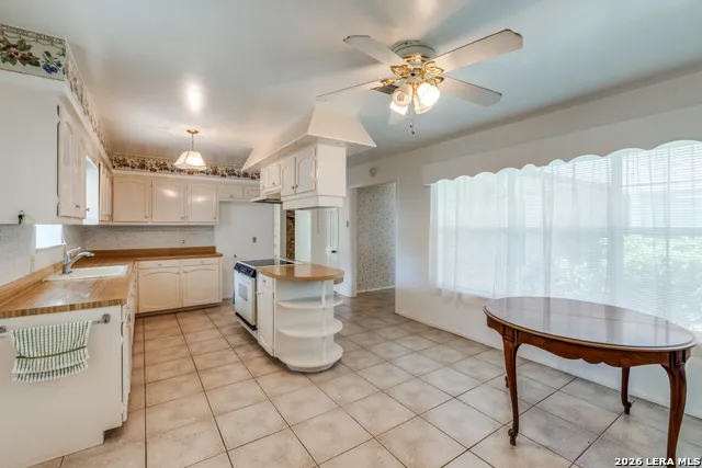 243 Twin Oak Seguin, TX 78155