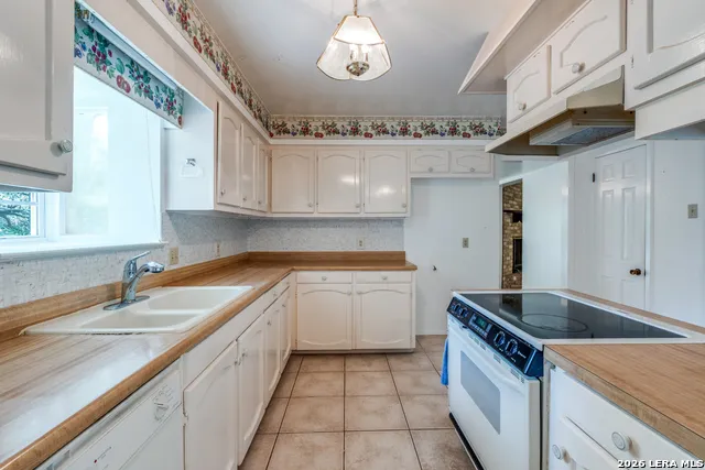 243 Twin Oak Seguin, TX 78155