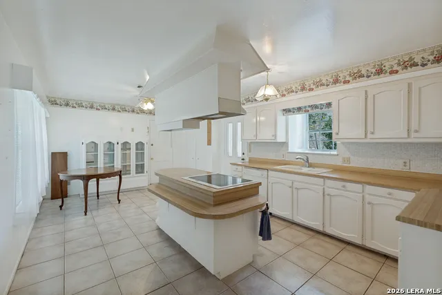 243 Twin Oak Seguin, TX 78155
