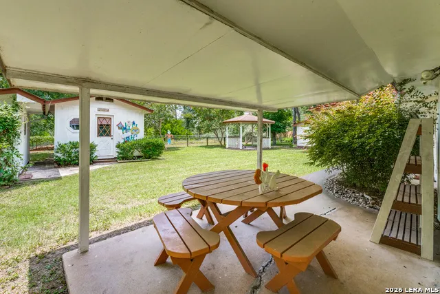 243 Twin Oak Seguin, TX 78155