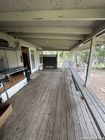 9317 Park Road 37 Lakehills, TX 78063