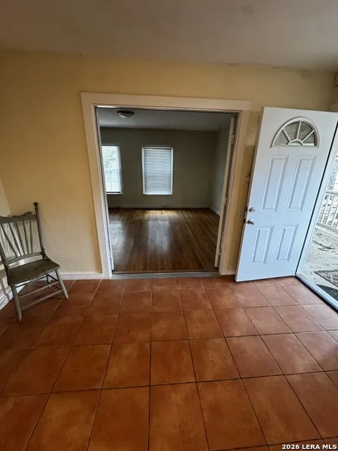 9317 Park Road 37 Lakehills, TX 78063