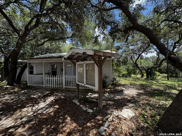 9317 Park Road 37 Lakehills, TX 78063