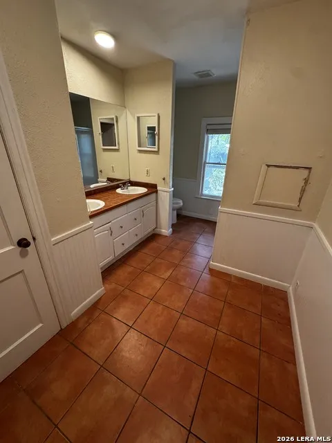 9317 Park Road 37 Lakehills, TX 78063